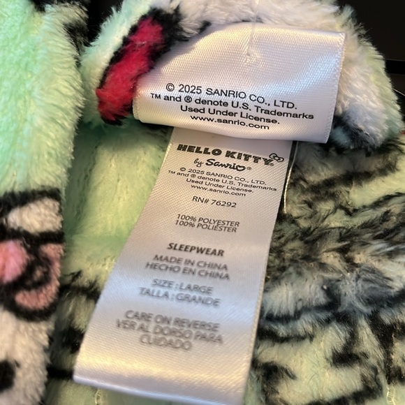 NWT-Sanrio hello Kitty-L-mint green-all over print, pockets, belted tie, robe - Picture 5 of 10